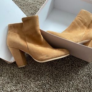 Tan Akira Boots